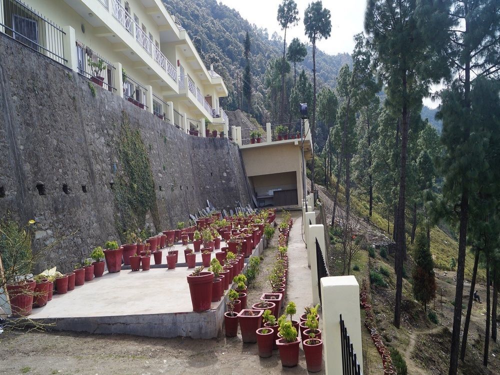 V Resorts Mumukshu Pauri Екстер'єр фото